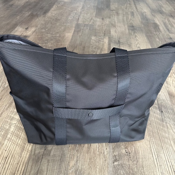 Tumi NWT- 148968-1041/Alpha Bravo Essential Large East West Tote- Black - Picture 2 of 13